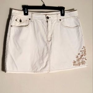 Faded Glory White Scort